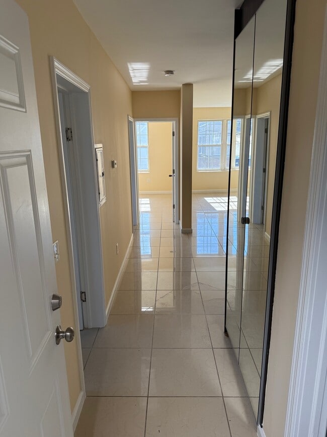 Building Photo - 183 Thorne St