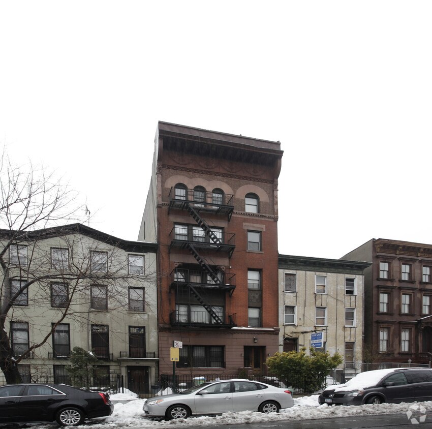 Primary Photo - 478 Washington Ave