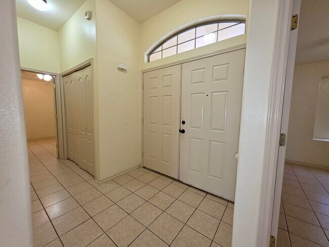 Foto del edificio - 615 John Adams Rd