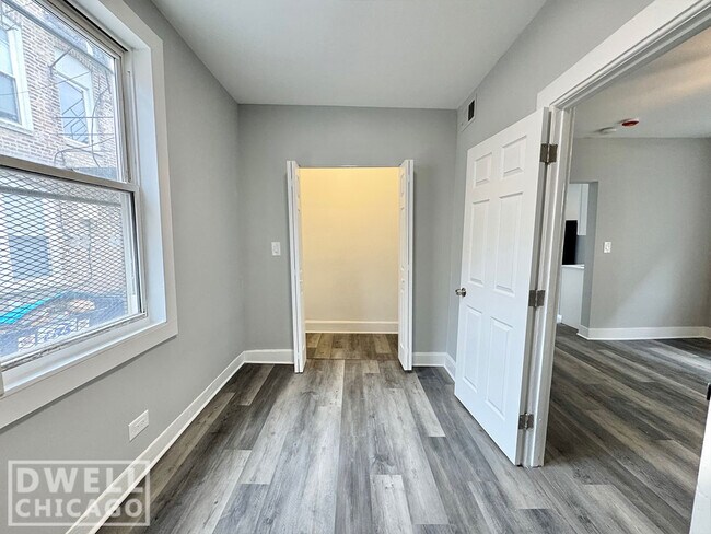 Foto del edificio - 1546 W Walton St