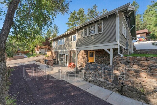 Foto del edificio - 918 W Summit Ave