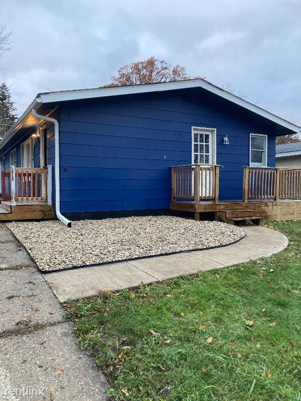 Primary Photo - 4 br, 2 bath House - 33660 N Oakland Dr