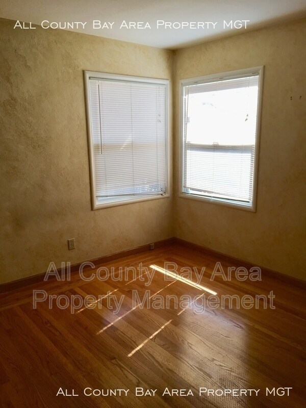 Building Photo - 726 Cherry Way