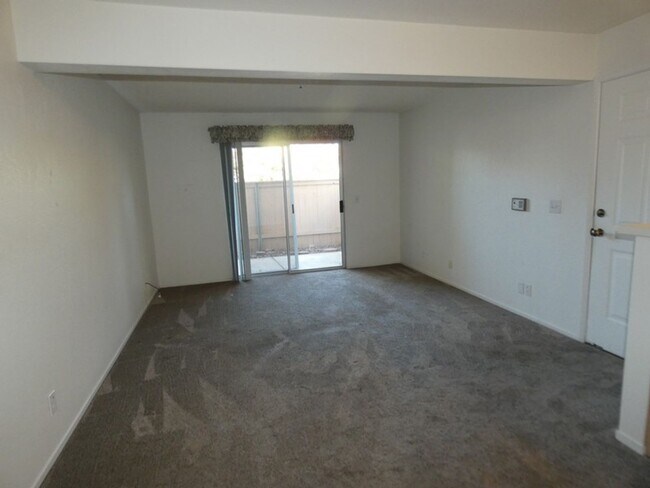 Foto del edificio - Bright and Fresh Downstairs 1 bedroom Condo at Las Palmas