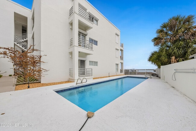 Building Photo - 75 Comares Ave