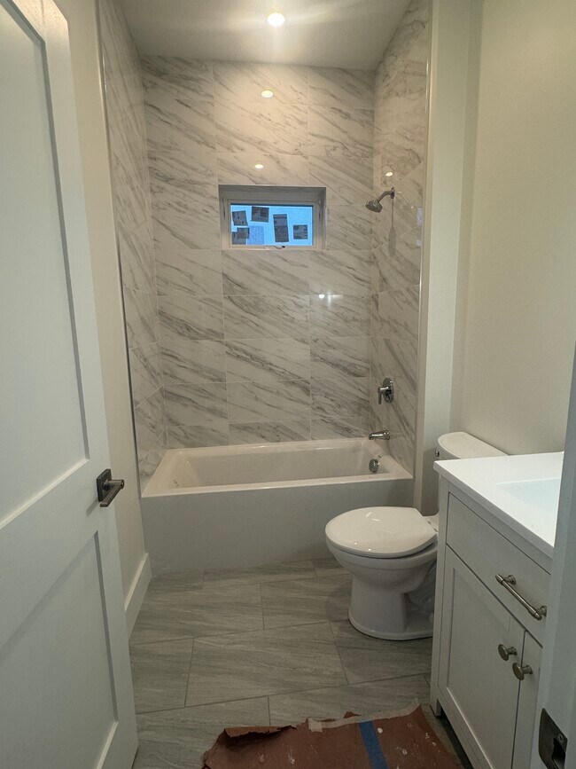 Building Photo - 26 Roseclair St