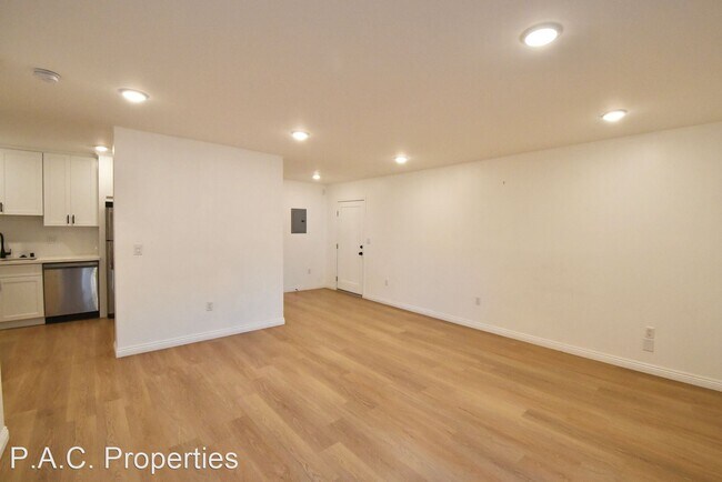 Building Photo - 1 br, 1 bath Apartment - 4215 Mary Ellen A...