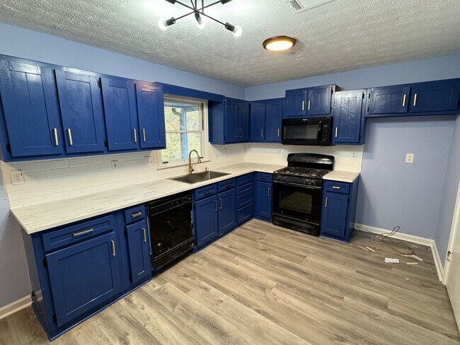 Building Photo - NEWLY RENOVATED HOME IN CONYERS, GA