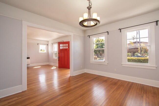 Building Photo - Charming North Park 2 Bedroom with Washer/Dryer, Backyard & Parking!
