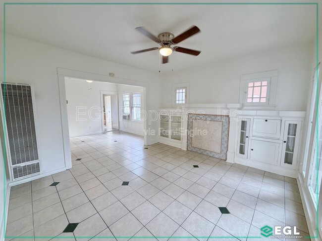 Foto del edificio - 816 Forest Ave