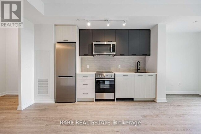 Photo du bâtiment - 2300 St Clair Ave W