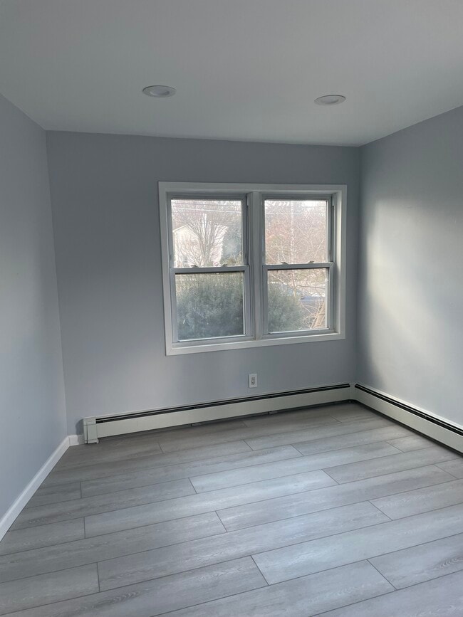 Building Photo - 111 Main St