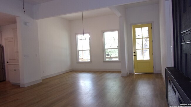 Building Photo - 1482 Birch Ln
