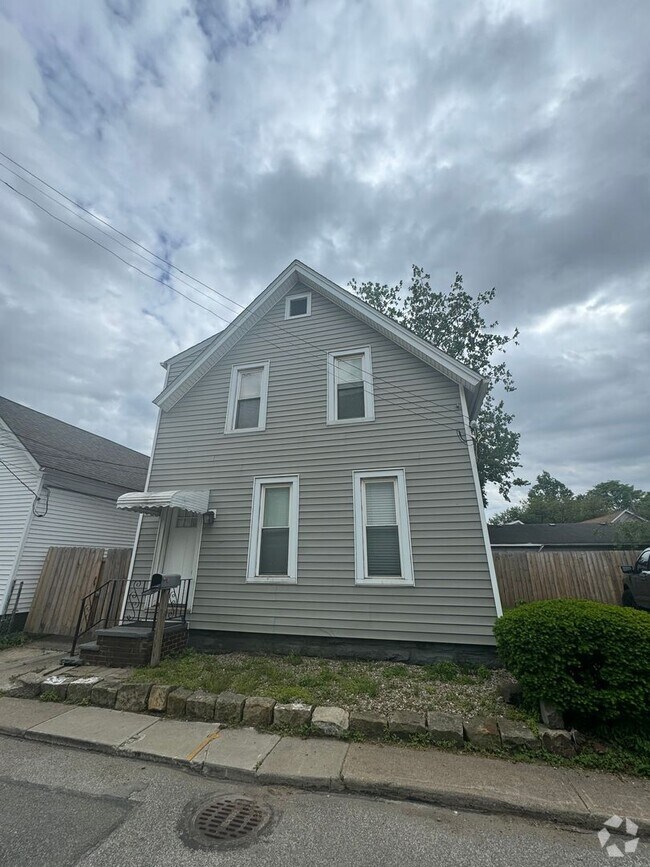 Building Photo - 2452 Thurman Ave