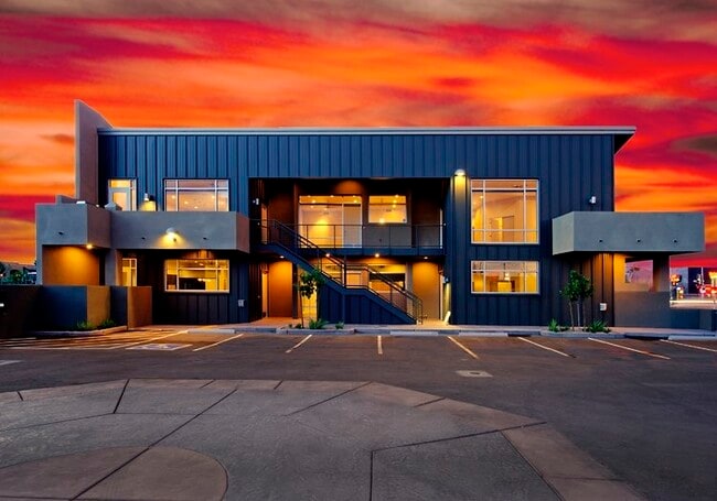 6 units. Middle Units are 2 bed x 2 bath. Top Left, Top Right, Bottom Right are 3 beds x 3 baths. - 502 N Campbell Ave