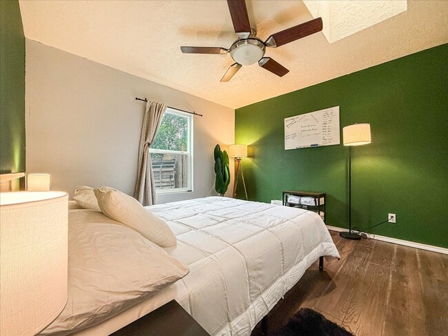Building Photo - 521 Camino Solano