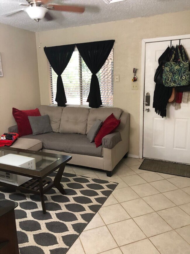 Foto del edificio - College Station - Northgate area -1 bedroom / 1 bath Apartment