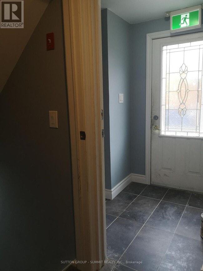 Building Photo - 46 Sharon Ct