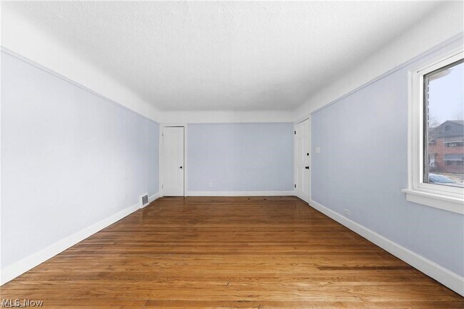 Building Photo - 876 Eloise Dr