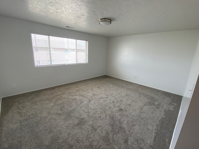 Livingroom - 866 E 500 N
