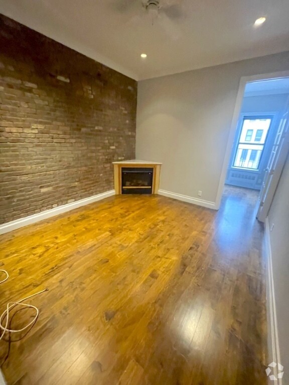 Building Photo - 221 E 23rd St