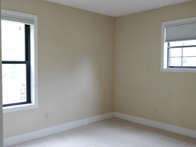 Building Photo - 2B/2B In Boulder's Gold Run!