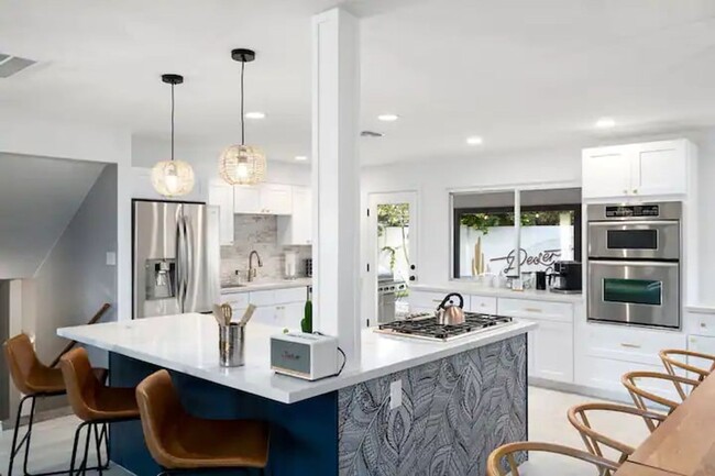 Building Photo - Apply Here:  https://realty480pm.appfolio....