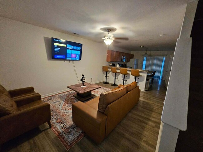 Building Photo - 2 Bedroom Townhome Off Of Gum Branch Rd