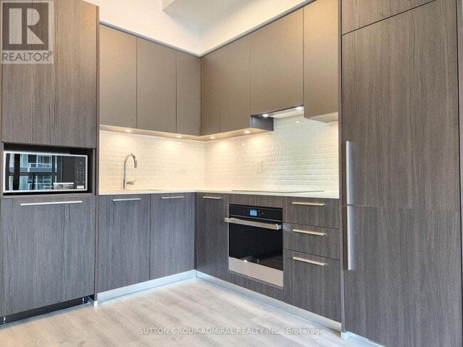 Photo du bâtiment - 65 Broadway Ave