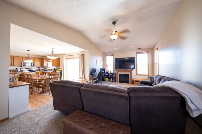 Foto del edificio - 3292 Century Dr