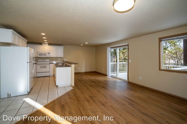 Building Photo - 9713 NE Tenny Creek Dr