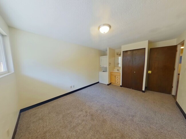 Building Photo - 1747 Hilyard St