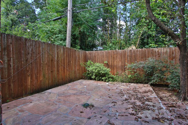 Foto del edificio - 5012 Blossom St