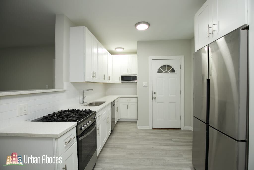Primary Photo - 3017 N Lockwood Ave
