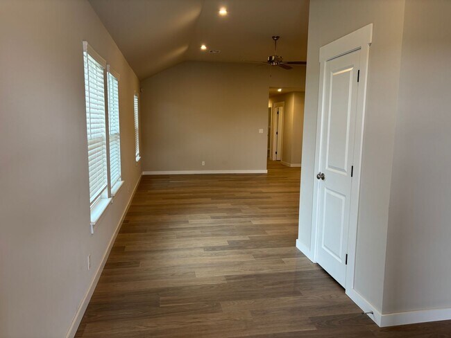 Foto del edificio - Beautiful New Duplex!