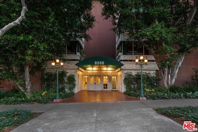Foto del edificio - 8550 Holloway Dr