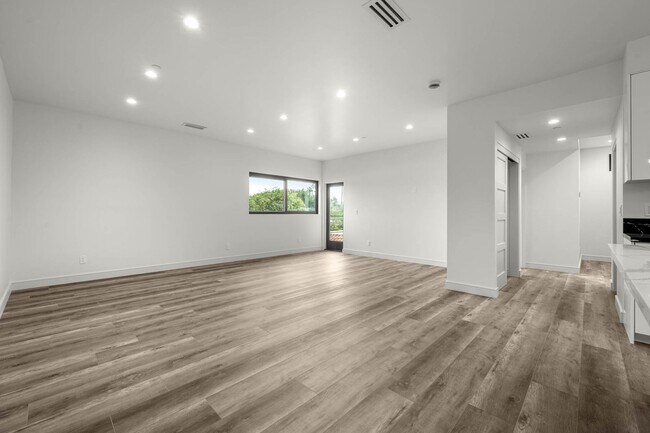 Building Photo - 1920 S Sherbourne Dr