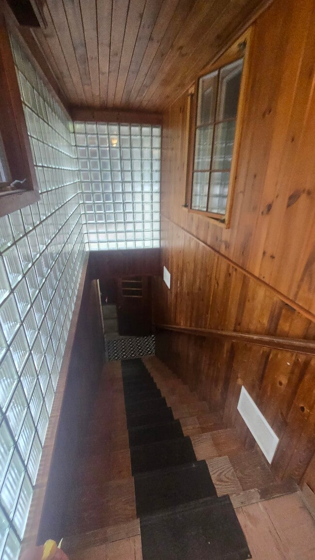 Building Photo - 129 Westwood Dr