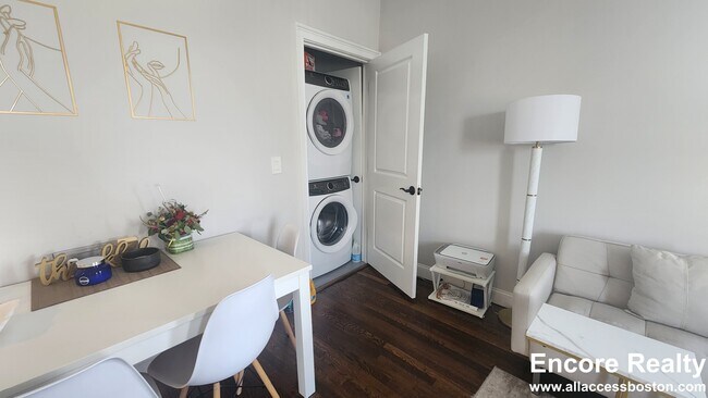 Foto del edificio - 105 Strathmore Rd