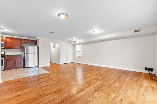 Building Photo - 270 S 20th St