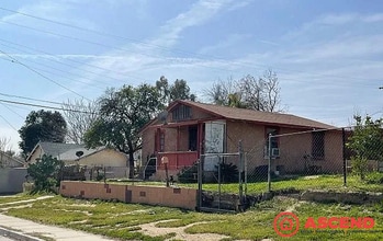 Building Photo - 2418 N Inyo St