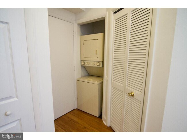 Foto del edificio - 445 Fairmount Ave