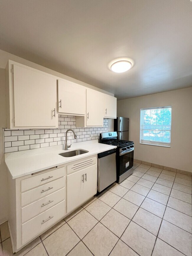 Building Photo - COMING SOON: Charming Updated Apartment wi...