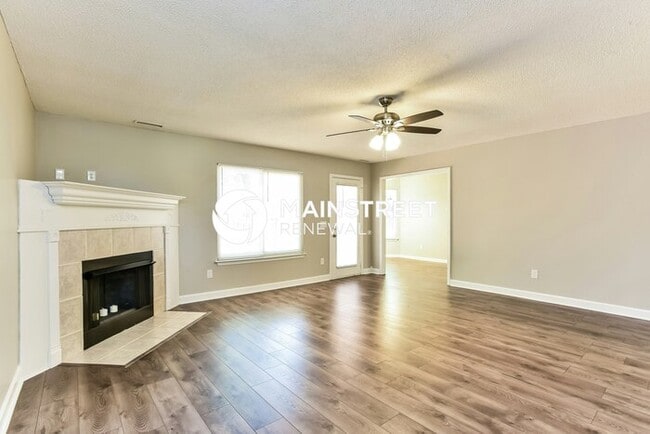 Building Photo - 4 Bedroom Pet-Friendly Home in MURFREESBOR...