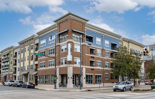Building Photo - 401 20th St S