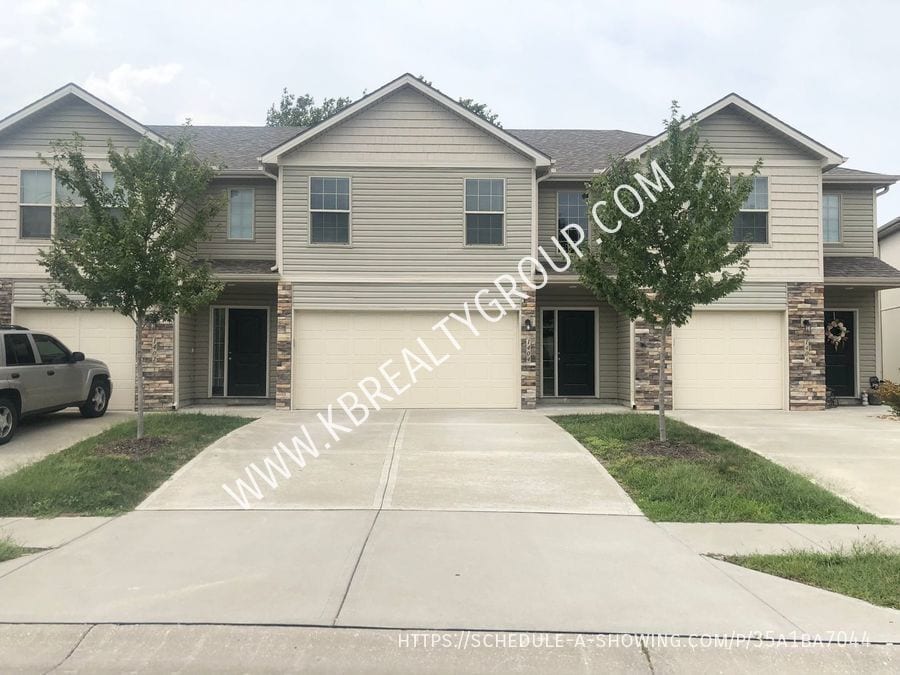 Newer 3 Bed 2 Car Townhome in Grain Valley... House Rental in Grain