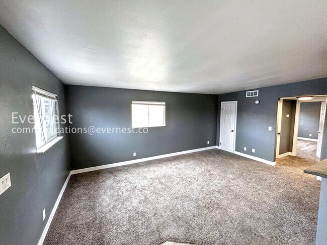 Foto del edificio - 6923 Issac Ave