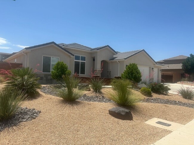 Building Photo - Custom 3 bed plus Office Single Story. Cri...