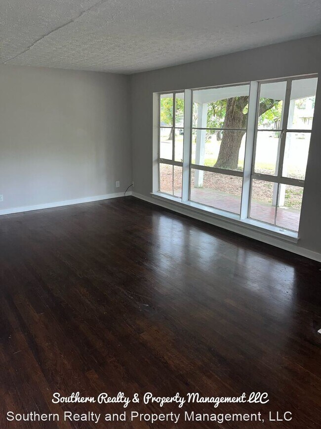 Building Photo - 3 br, 2 bath House - 2026 Commodore Street