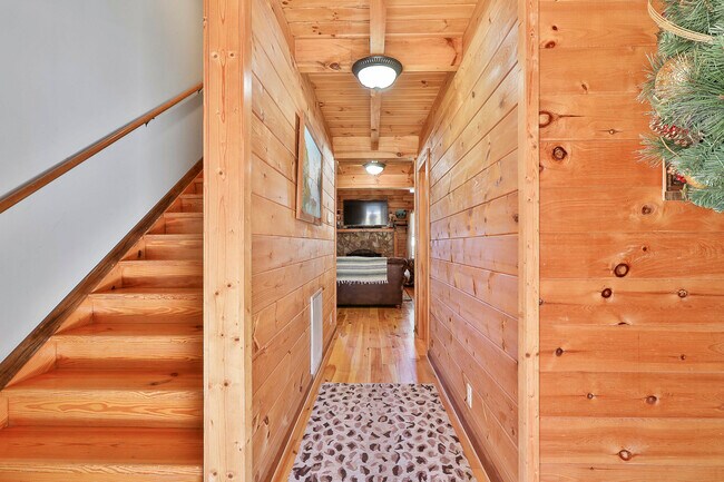 Building Photo - 592 Gordon Rd